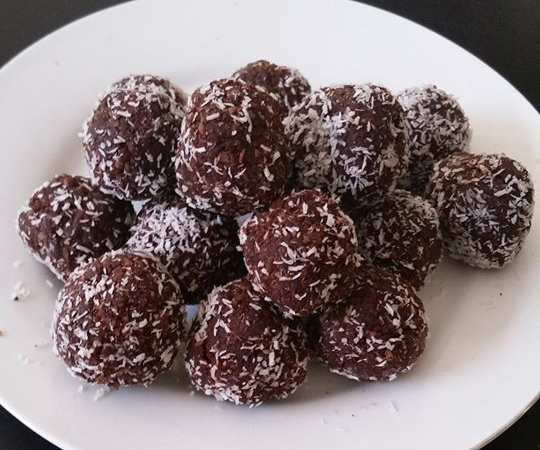 Healthy Choc Fruit Balls